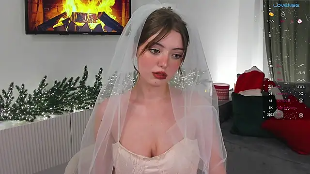 Snapshot of ellyford chatting on 12/15/24, 04:48 ellyford online show from 12/15/24, 04:48