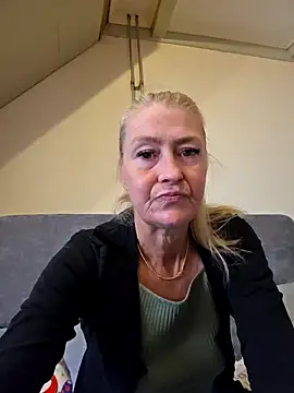 lisalustjouw online show from 09/22/25, 12:18