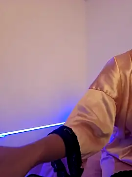 VictoriaEvaans  online show from 11/18/25, 10:36