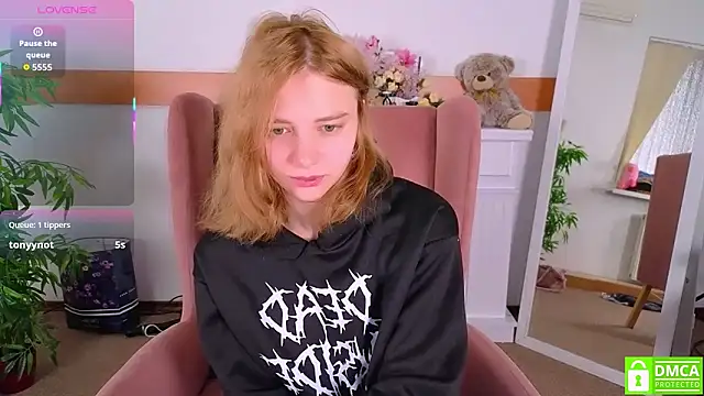 Snapshot of MirraBellanta chatting on 10/13/25, 08:31 MirraBellanta online show from 10/13/25, 08:31