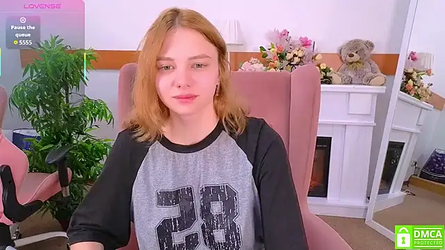 Snapshot of MirraBellanta chatting on 10/14/25, 08:42 MirraBellanta online show from 10/14/25, 08:42