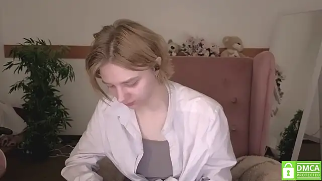 Snapshot of MirraBellanta chatting on 03/18/26, 01:09 MirraBellanta online show from 03/18/26, 01:09