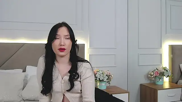 LeilaLow online show from 12/12/24, 12:01