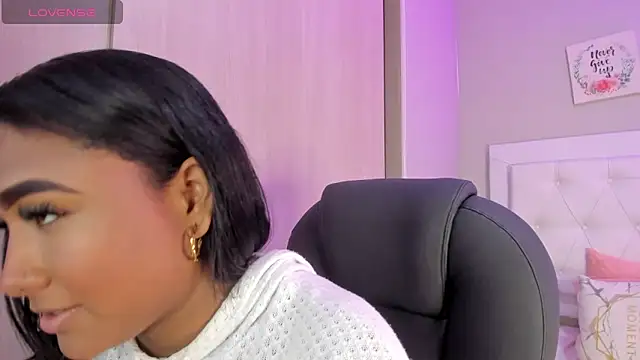 nicole  parker1 online show from 06/01/26, 06:53