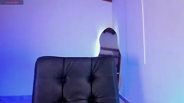 Anny arango  online show from 10/22/25, 04:13