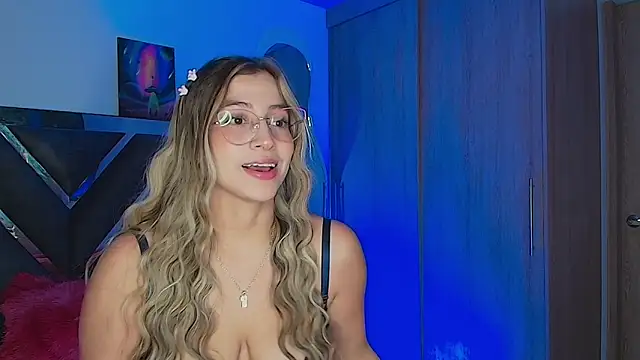 Snapshot of Issabela_G1 chatting on 11/30/25, 12:47 Issabela G1 online show from 11/30/25, 12:47