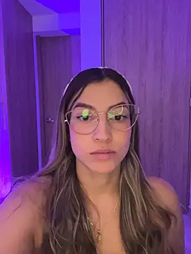 Snapshot of Issabela_G1 chatting on 02/19/26, 02:07 Issabela G1 online show from 02/19/26, 02:07