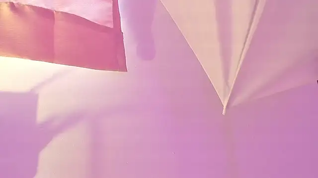 Snapshot of Bella__sweet chatting on 12/18/24, 06:57 Bella sweet online show from 12/18/24, 06:57