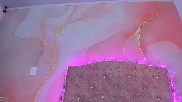 Snapshot of Bella__sweet chatting on 02/11/25, 06:44 Bella sweet online show from 02/11/25, 06:44