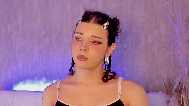 Snapshot of pixy_20 chatting on 11/15/25, 03:37 pixy 20 online show from 11/15/25, 03:37