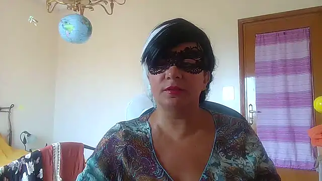 Snapshot of Ninalapiccolina chatting on 06/23/26, 02:04 Ninalapiccolina online show from 06/23/26, 02:04