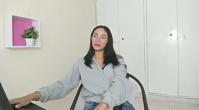 Snapshot of ASIAM_BRUNET chatting on 12/16/24, 01:11 ASIAM BRUNET online show from 12/16/24, 01:11