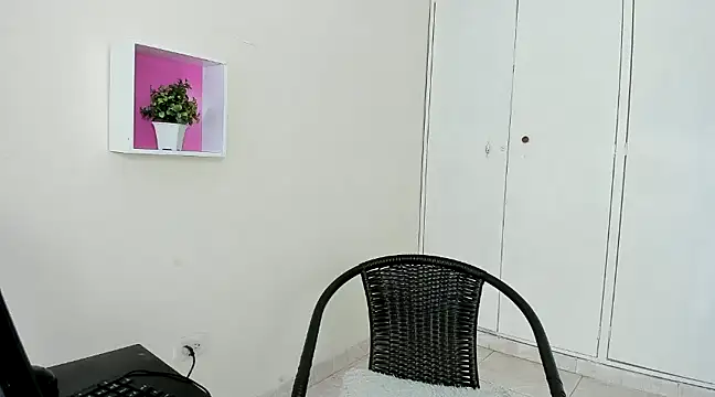 Snapshot of ASIAM_BRUNET chatting on 01/10/25, 12:58 ASIAM BRUNET online show from 01/10/25, 12:58