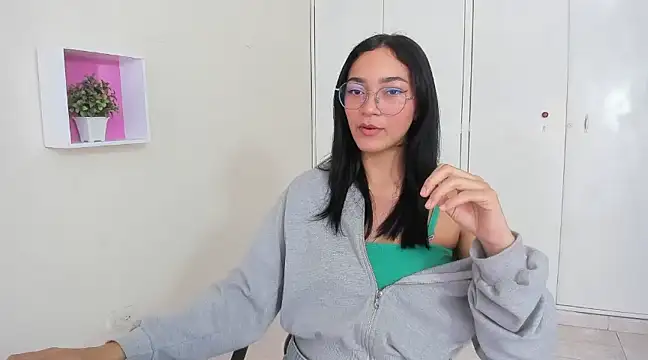 Snapshot of ASIAM_BRUNET chatting on 03/19/25, 12:56 ASIAM BRUNET online show from 03/19/25, 12:56