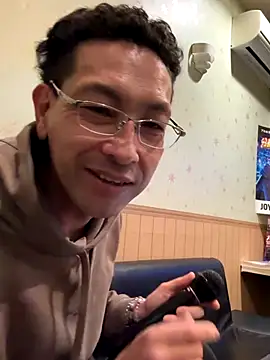 Hideen-real-face online show from 10/30/25, 07:32