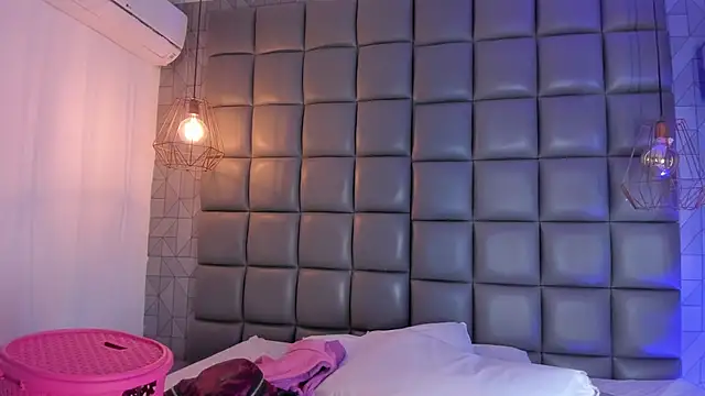 Snapshot of mile_uribe chatting on 09/27/25, 03:11 mile uribe online show from 09/27/25, 03:11