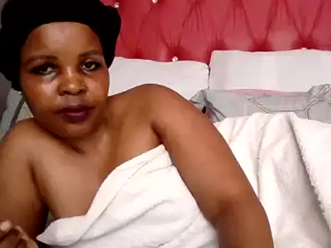 Snapshot of Honeybae82x chatting on 12/14/24, 08:56 Honeybae82x online show from 12/14/24, 08:56