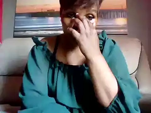 Snapshot of Honeybae82x chatting on 12/15/24, 04:15 Honeybae82x online show from 12/15/24, 04:15