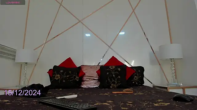 Eva Coluccy online show from 12/15/24, 03:42