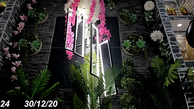 Eva Coluccy online show from 12/30/24, 04:51