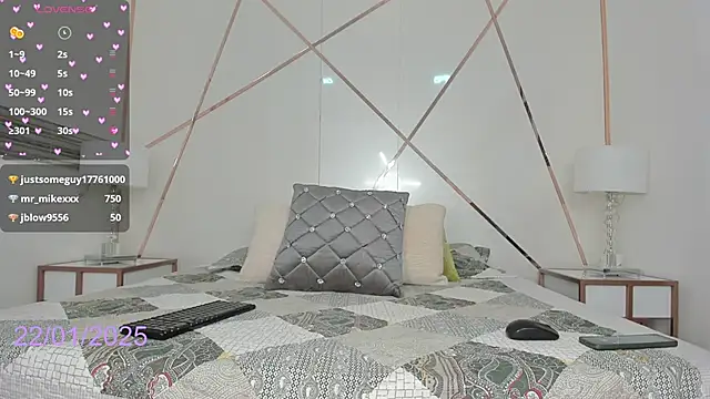 Eva Coluccy online show from 01/22/25, 11:43