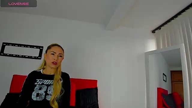 Snapshot of emagarcia chatting on 11/04/25, 01:43 emagarcia online show from 11/04/25, 01:43