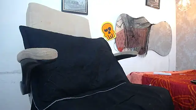 LAURA SMIITH online show from 10/11/25, 06:06