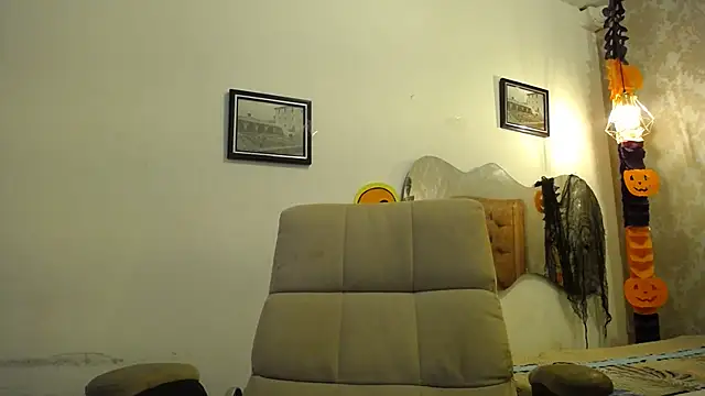 LAURA SMIITH online show from 10/24/25, 06:48