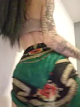 Snapshot of roxi_katty chatting on 10/12/25, 06:12 roxi katty online show from 10/12/25, 06:12