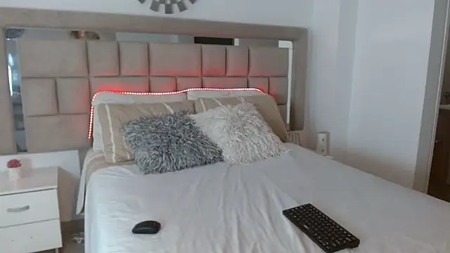 zoecruzz online show from 12/06/24, 05:11