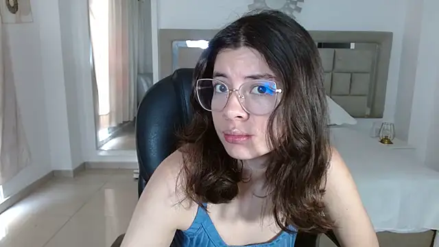 zoecruzz online show from 12/14/25, 02:44