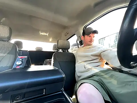 skittlez82 online show from 10/13/25, 05:57