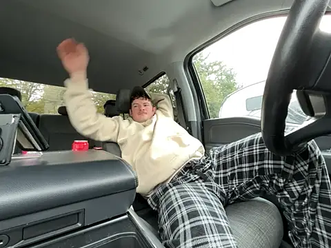 skittlez82 online show from 10/18/25, 07:58