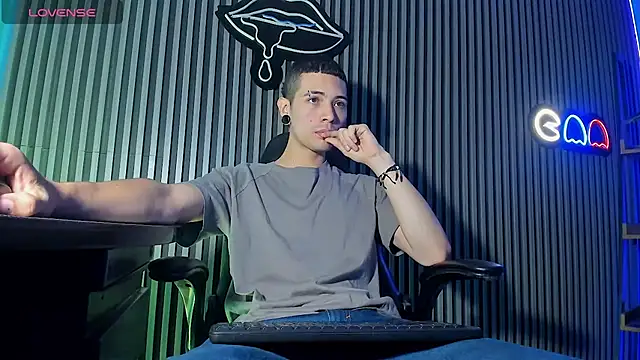 Snapshot of Jefer_rick_ chatting on 10/05/25, 12:47 Jefer rick  online show from 10/05/25, 12:47