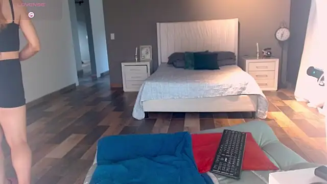 Snapshot of greyslopez chatting on 12/12/24, 07:15 greyslopez online show from 12/12/24, 07:15