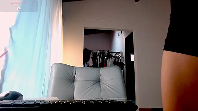 Snapshot of greyslopez chatting on 12/20/24, 08:01 greyslopez online show from 12/20/24, 08:01