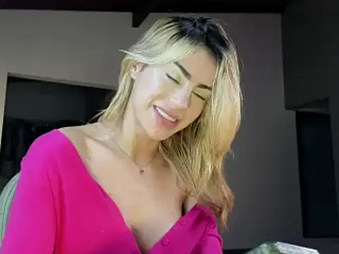 Snapshot of greyslopez chatting on 02/21/25, 06:18 greyslopez online show from 02/21/25, 06:18