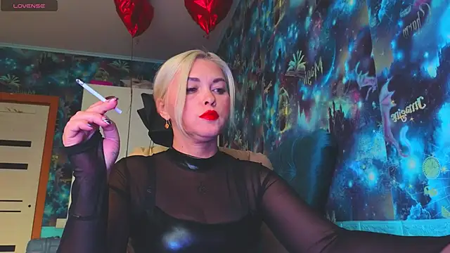 Snapshot of Snow_Goddess chatting on 10/01/25, 11:27 Snow Goddess online show from 10/01/25, 11:27