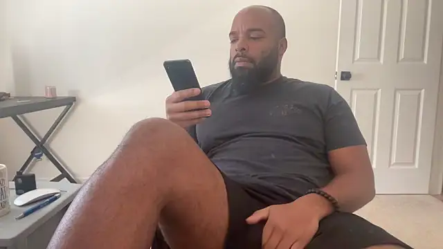 Snapshot of Bbcfun44 chatting on 09/18/25, 02:52 Bbcfun44 online show from 09/18/25, 02:52