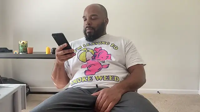 Snapshot of Bbcfun44 chatting on 10/27/25, 04:00 Bbcfun44 online show from 10/27/25, 04:00