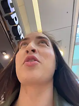 Holly Play online show from 10/19/25, 10:05