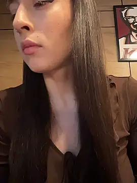 Holly Play online show from 06/13/26, 08:01