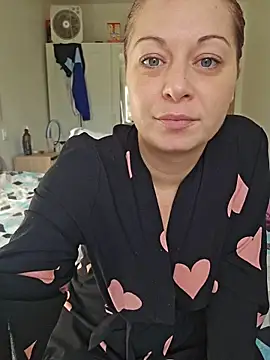 Snapshot of Chaudesquirt chatting on 12/03/25, 10:35 Chaudesquirt online show from 12/03/25, 10:35