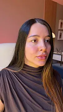 Snapshot of Alessia-miller_ chatting on 06/16/26, 10:56 Alessia-miller online show from 06/16/26, 10:56