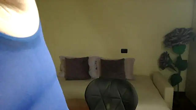 Snapshot of alexabecks chatting on 12/17/25, 01:50 alexabecks online show from 12/17/25, 01:50