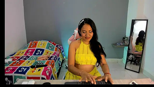 nicol jone1 online show from 01/06/25, 09:43