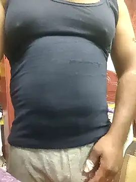 Snapshot of ShelfyOfferer chatting on 12/17/25, 02:01 ShelfyOfferer online show from 12/17/25, 02:01