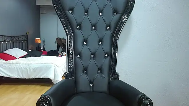 MelaniaKnauss online show from 12/05/24, 08:00