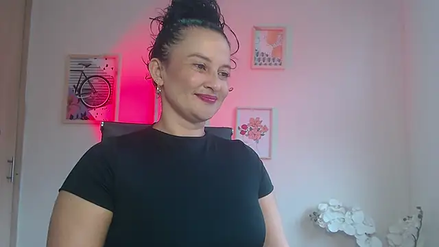 lucy diiaz online show from 02/05/25, 06:59