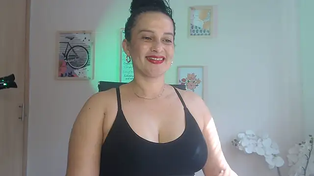 lucy diiaz online show from 02/06/25, 07:18